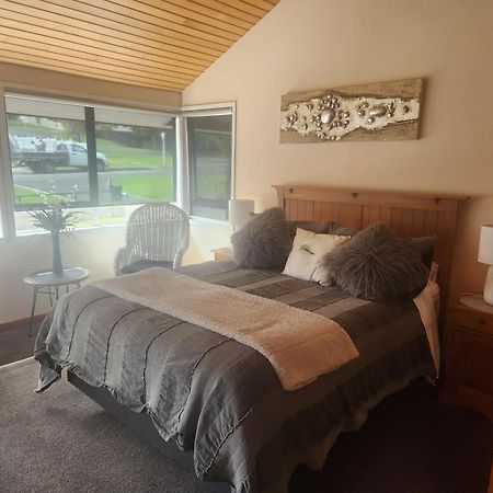 The Nunnery Hotel Te Aroha Buitenkant foto
