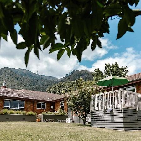 The Nunnery Hotel Te Aroha Buitenkant foto