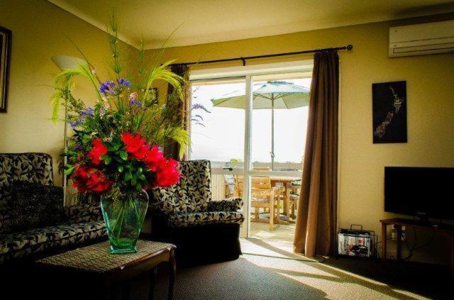 The Nunnery Hotel Te Aroha Buitenkant foto