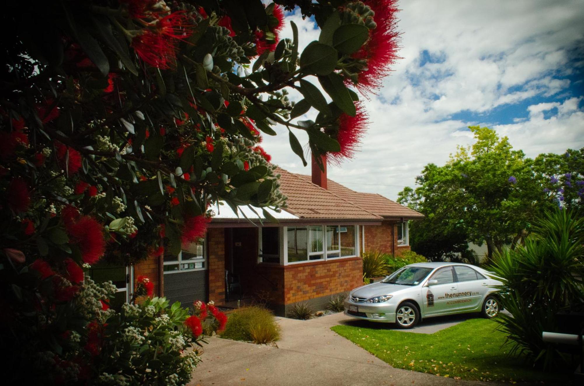 The Nunnery Hotel Te Aroha Buitenkant foto