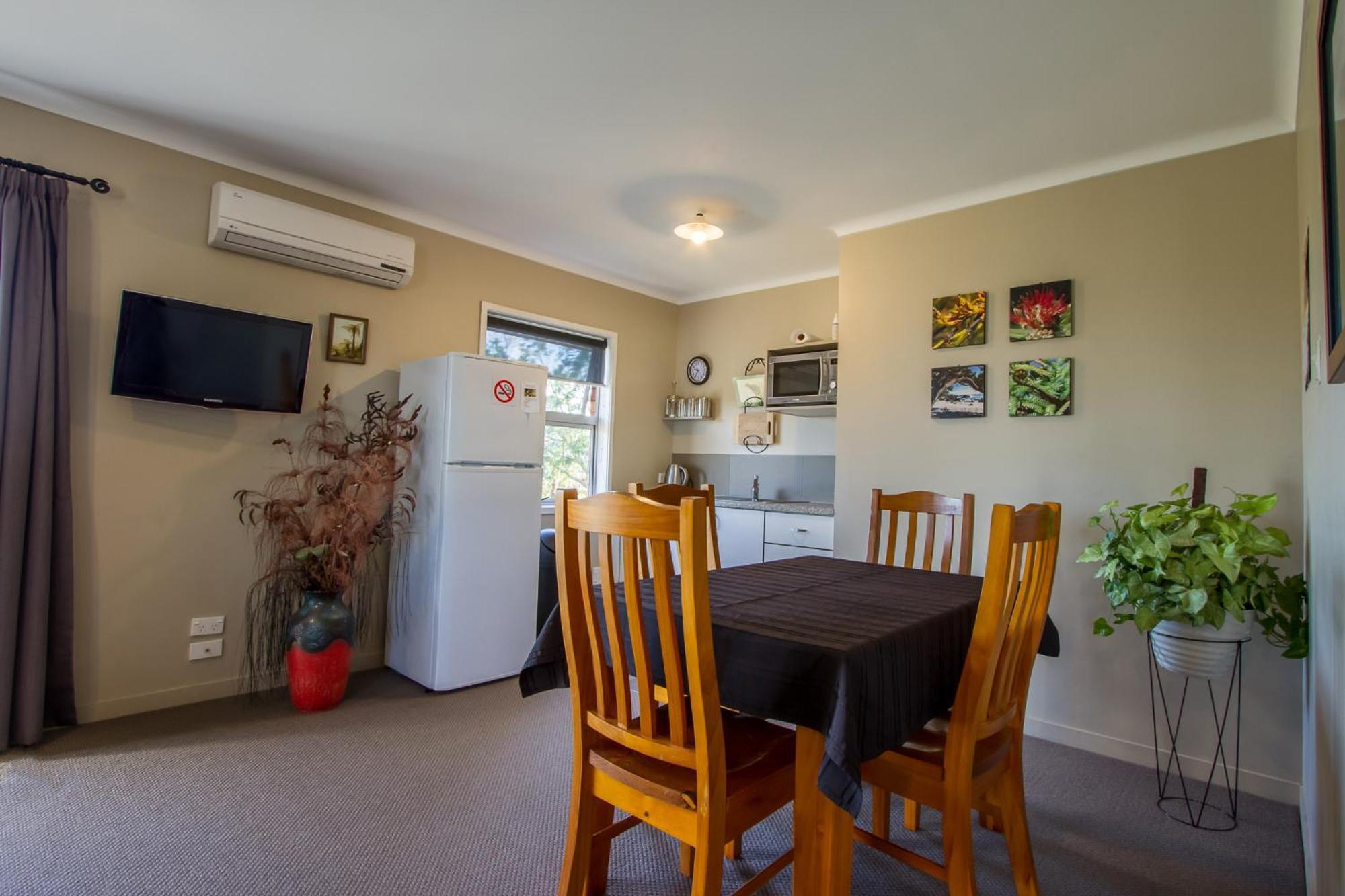 The Nunnery Hotel Te Aroha Buitenkant foto