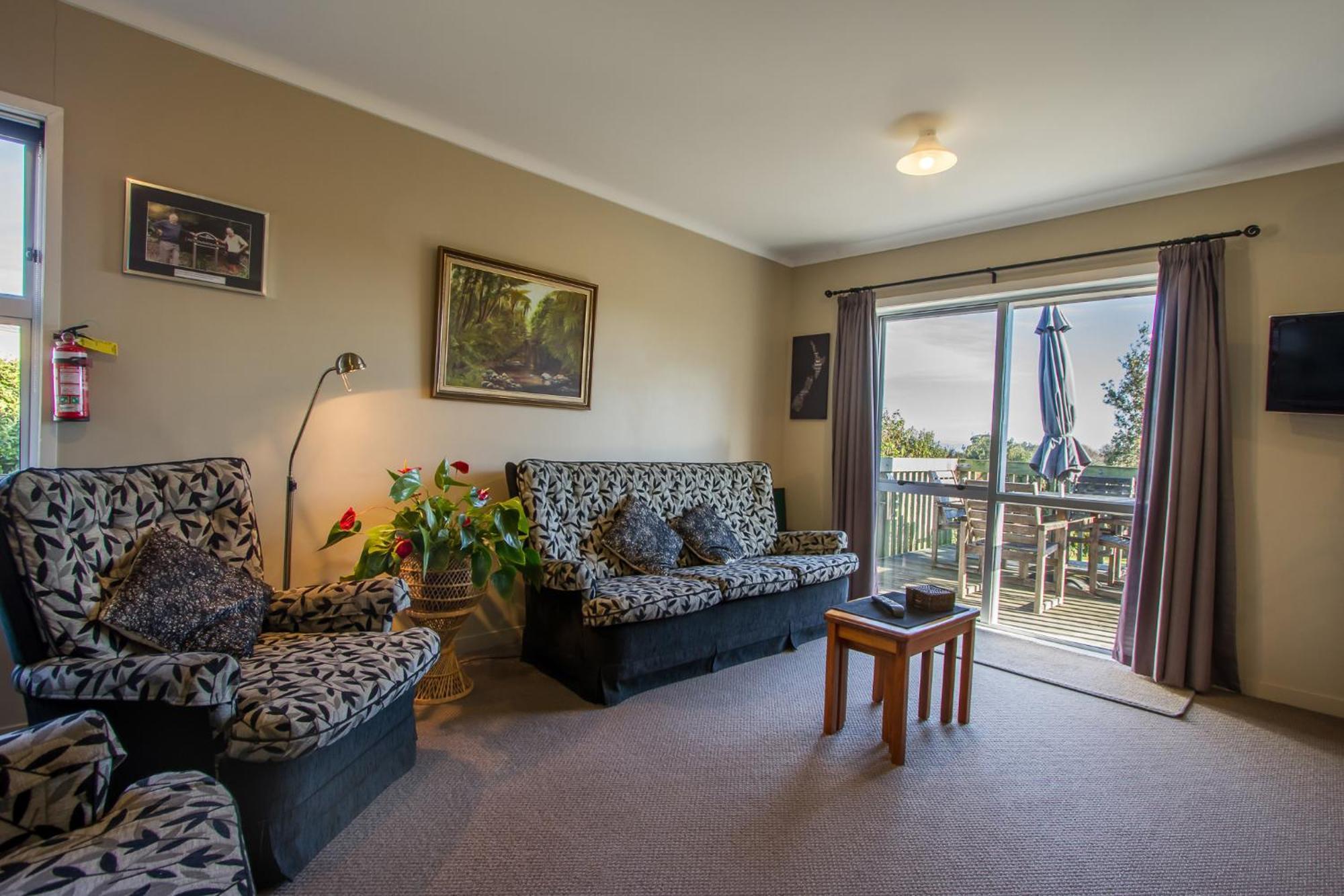 The Nunnery Hotel Te Aroha Buitenkant foto