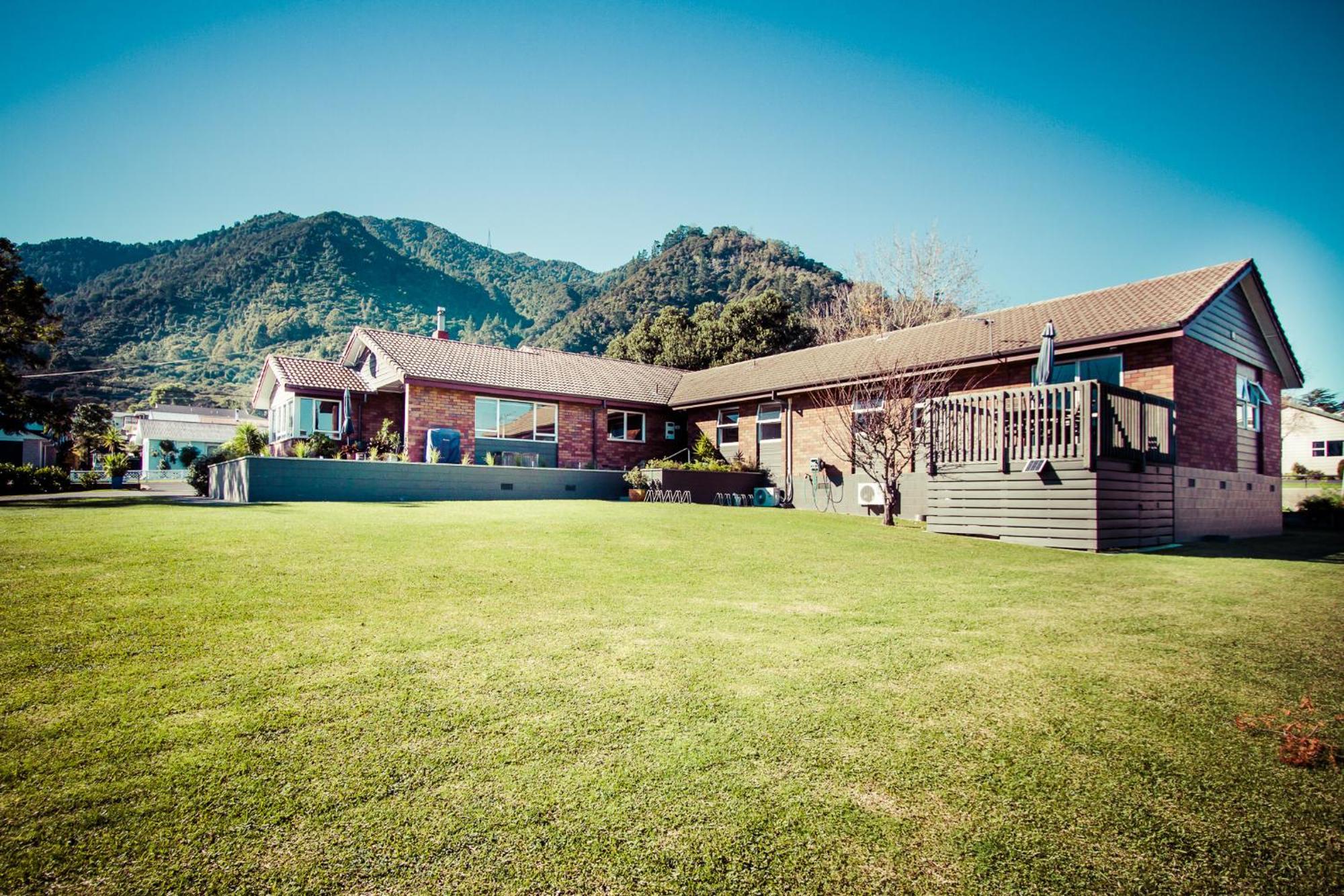 The Nunnery Hotel Te Aroha Buitenkant foto