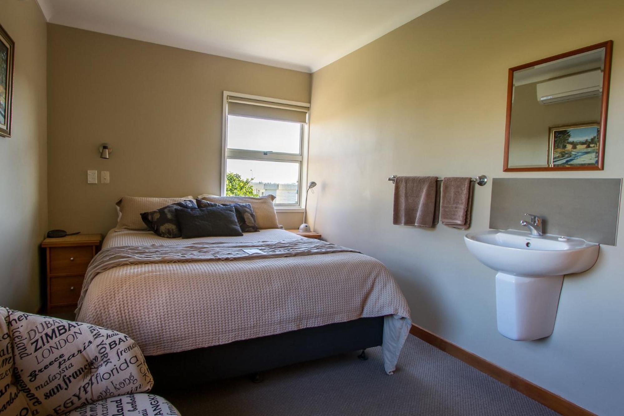 The Nunnery Hotel Te Aroha Buitenkant foto
