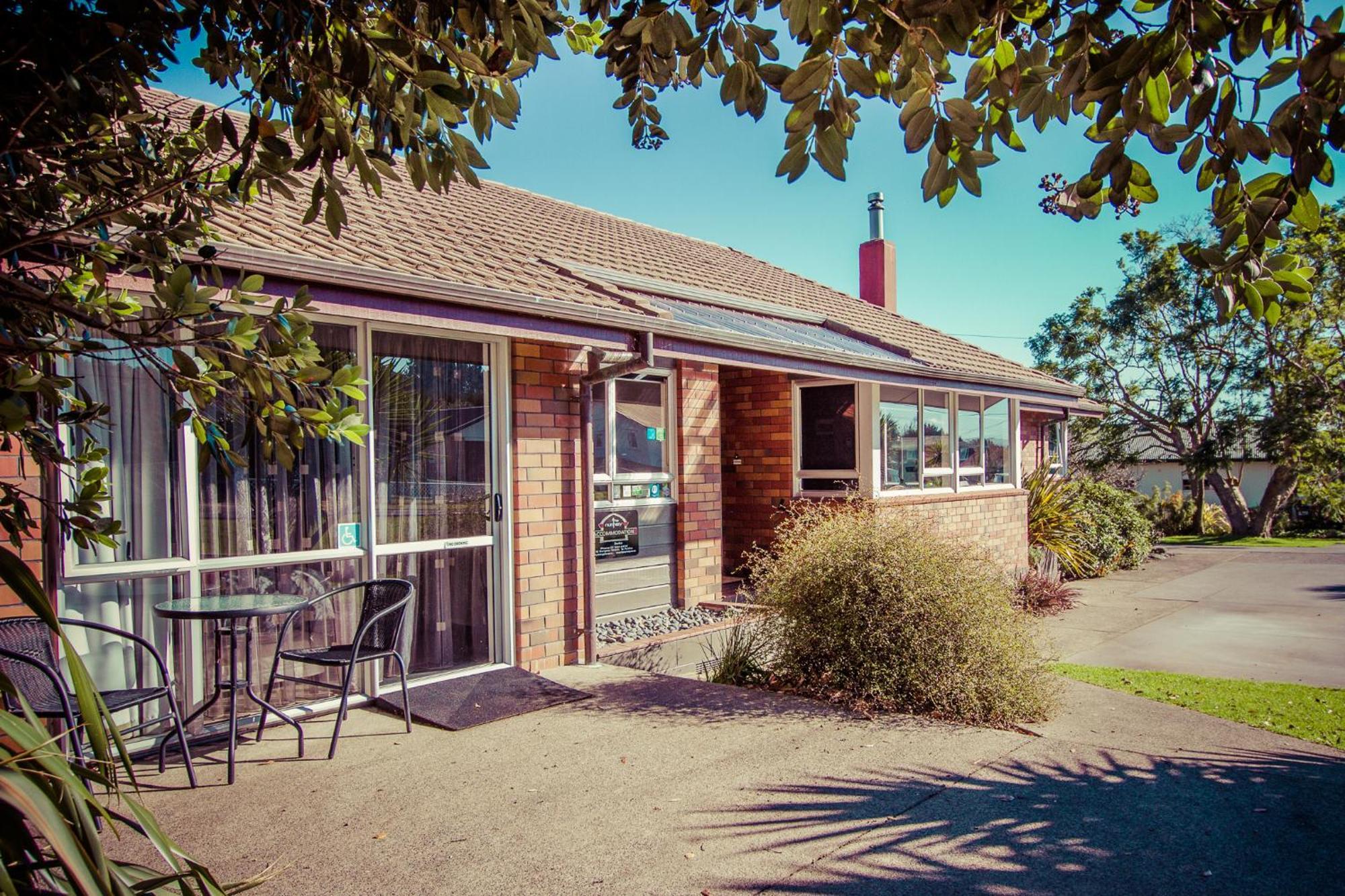 The Nunnery Hotel Te Aroha Buitenkant foto