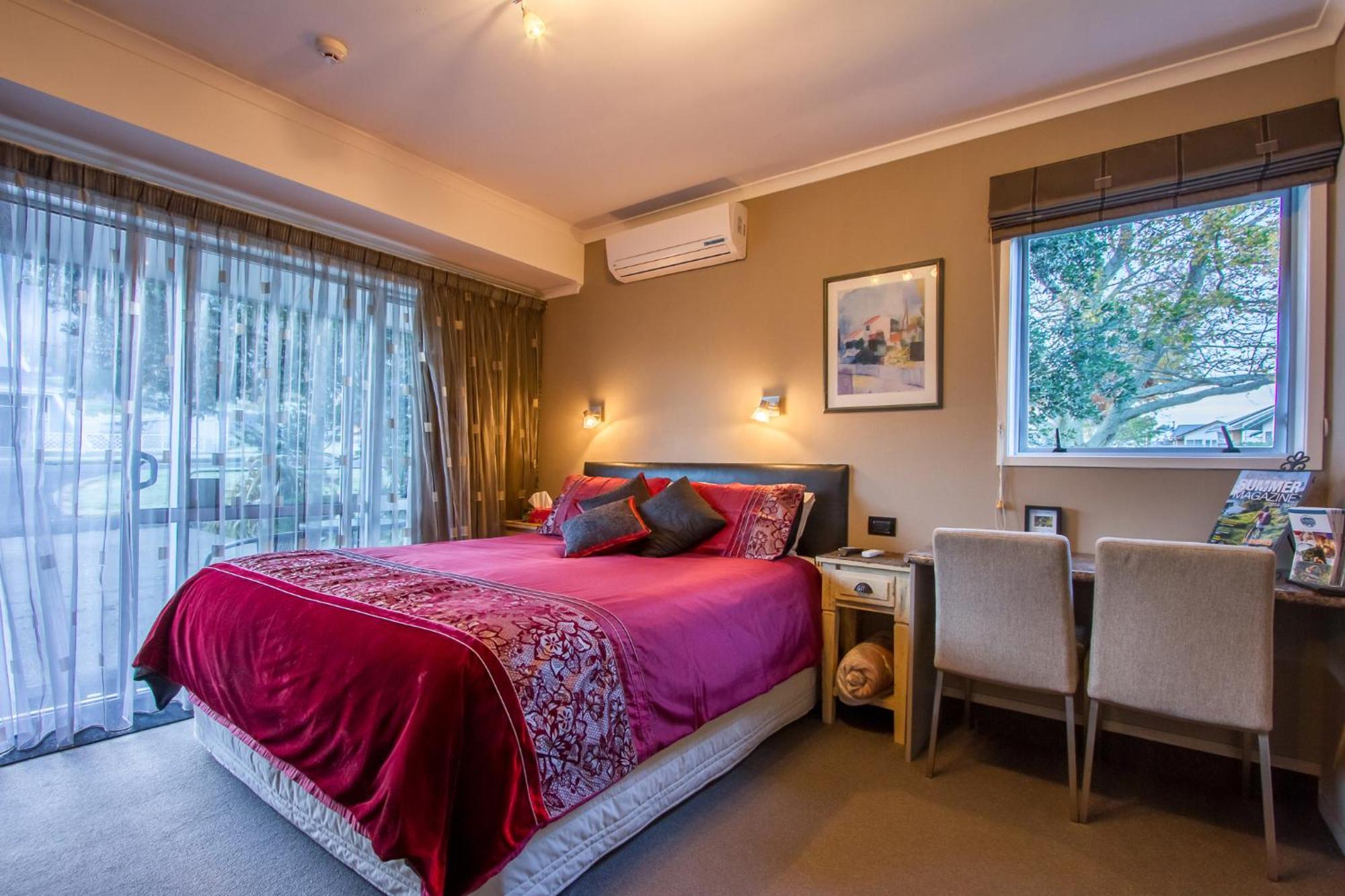 The Nunnery Hotel Te Aroha Buitenkant foto