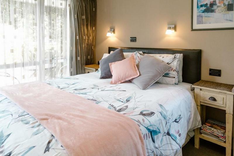 The Nunnery Hotel Te Aroha Buitenkant foto