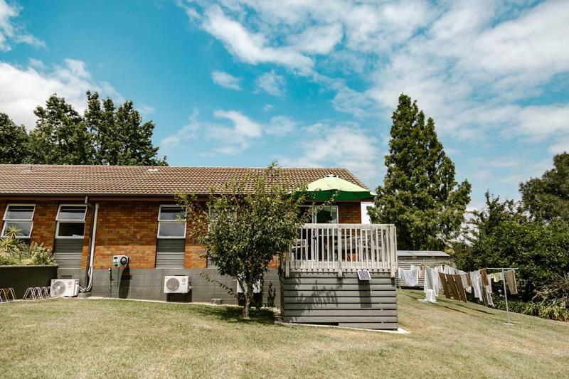 The Nunnery Hotel Te Aroha Buitenkant foto
