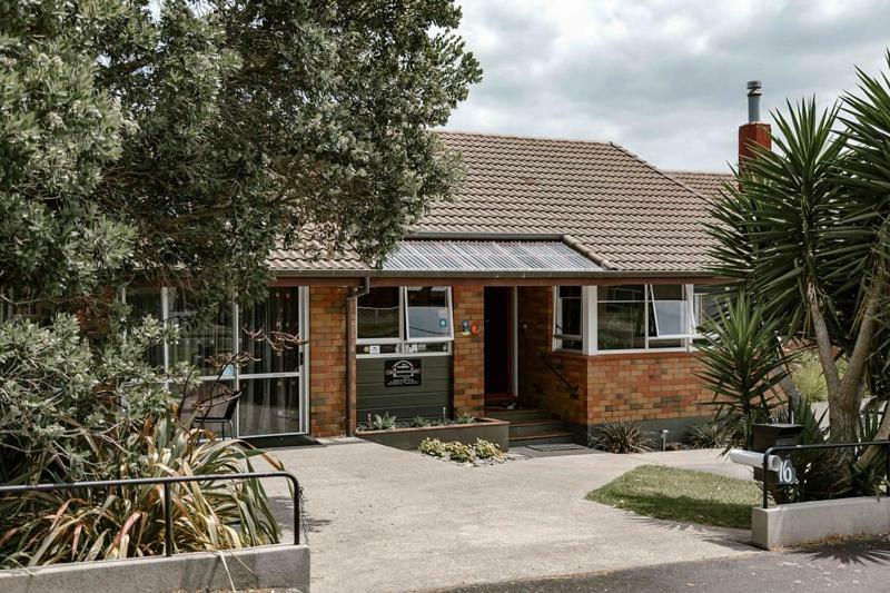 The Nunnery Hotel Te Aroha Buitenkant foto