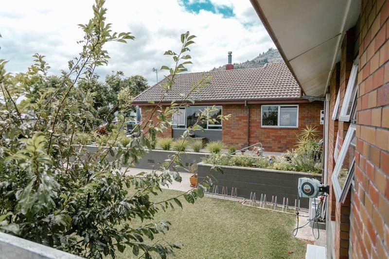 The Nunnery Hotel Te Aroha Buitenkant foto