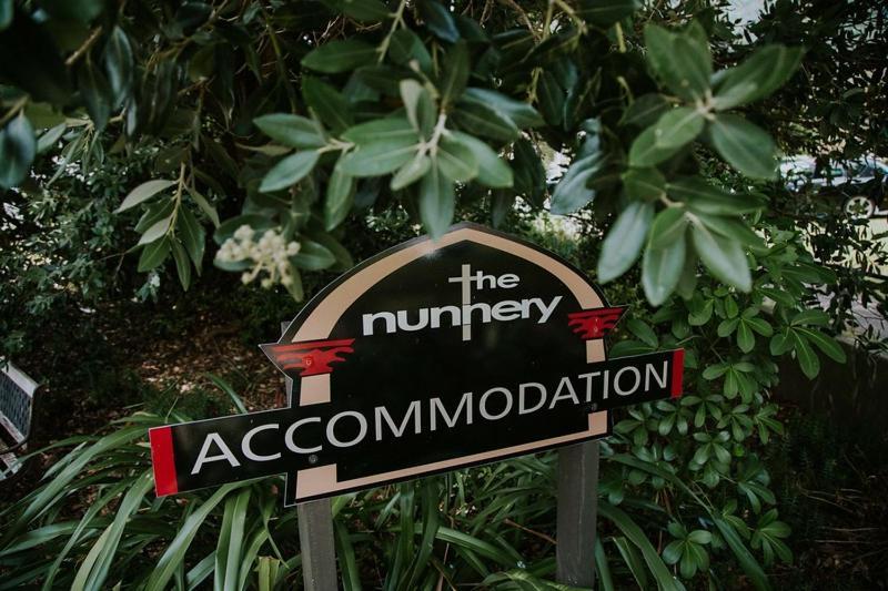 The Nunnery Hotel Te Aroha Buitenkant foto