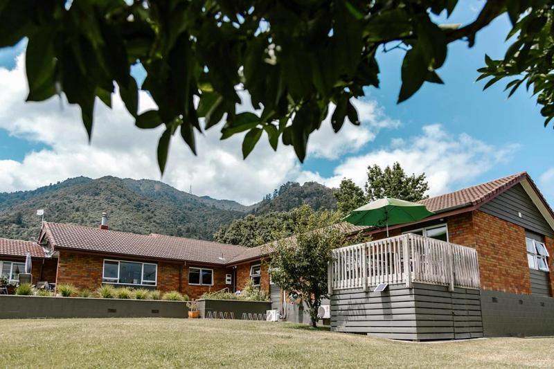The Nunnery Hotel Te Aroha Buitenkant foto